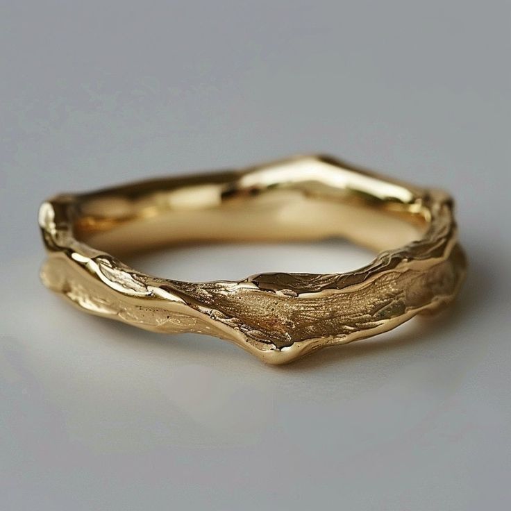 Martha | Vintage Hammered Gold Ring