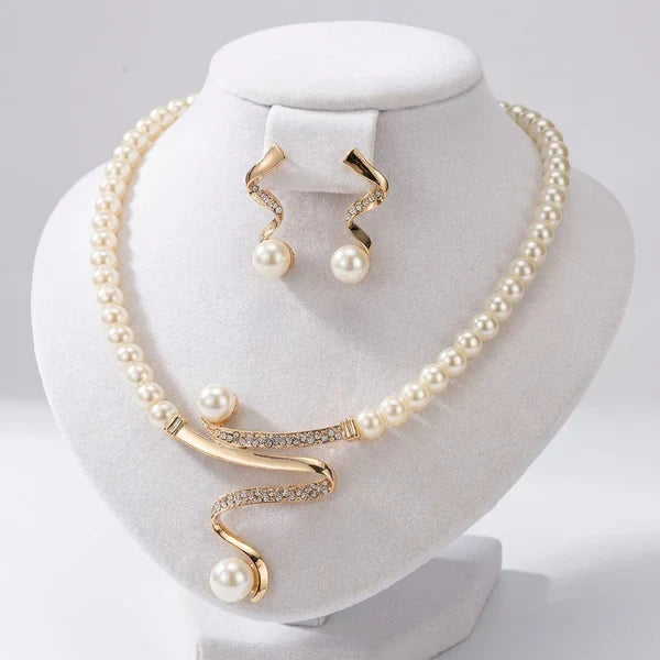 Ottilie | Natural Pearl Necklace and Earrings Set