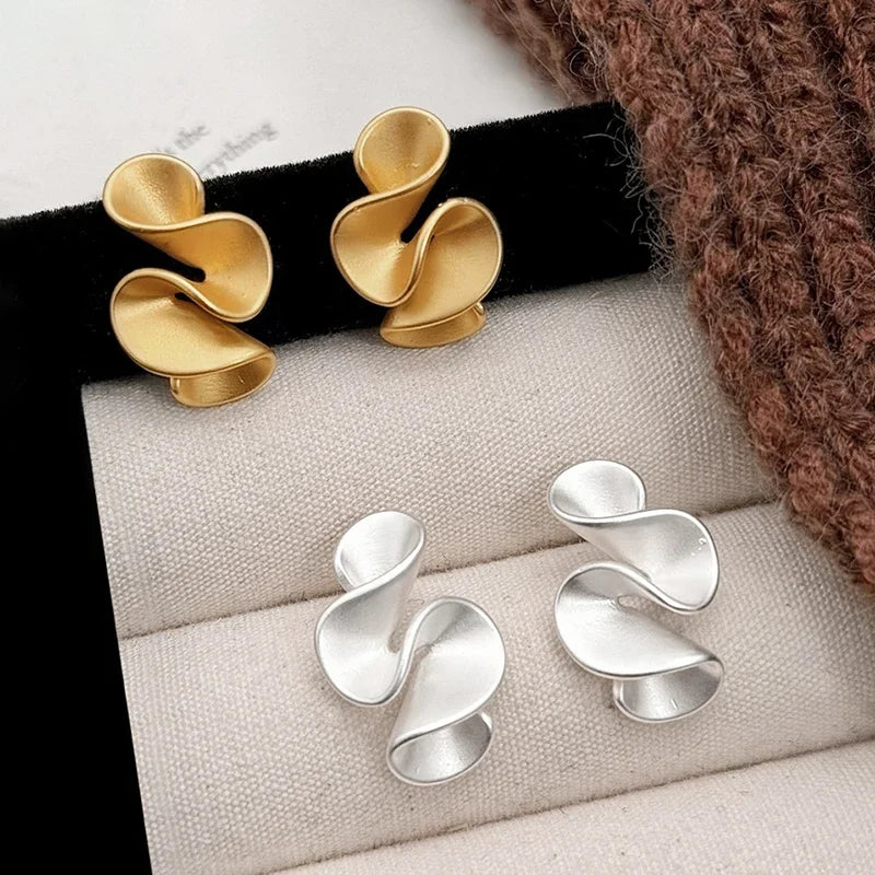 Susannah | Flower Earrings in Silver and 18K Gold