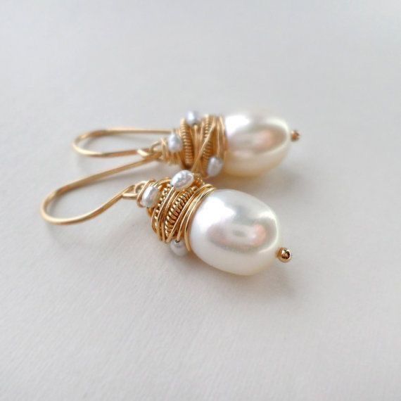 Maud | Vintage Pearl Earrings with Gold Thread