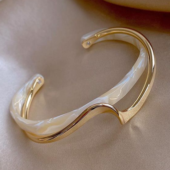 Adriana | Gilded Bracelet with White Opal