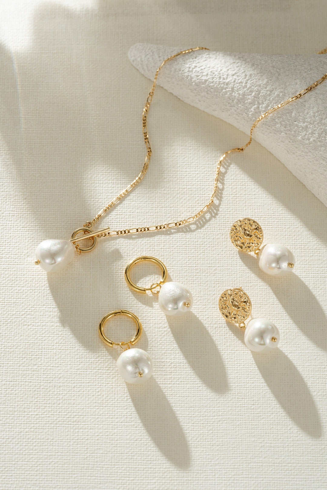 Doreen | Necklace with Golden Pearls