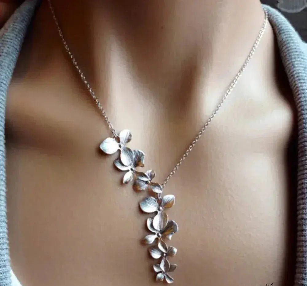 May | Silver Flower Pendant Necklace