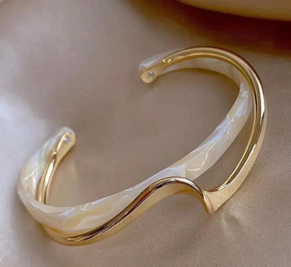Blanche | Gold Bracelet with White Opal